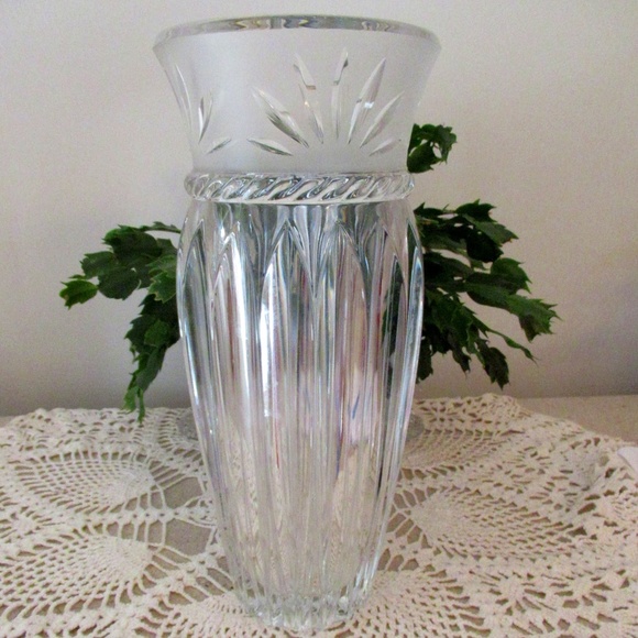 Mikasa Lead Crystal Vase - Picture 1 of 10